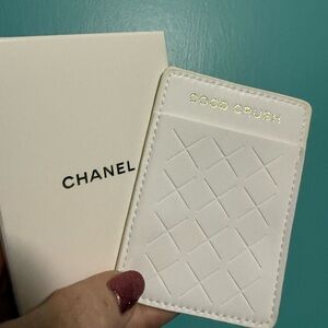 CHANEL Coco Crush White Card Holder